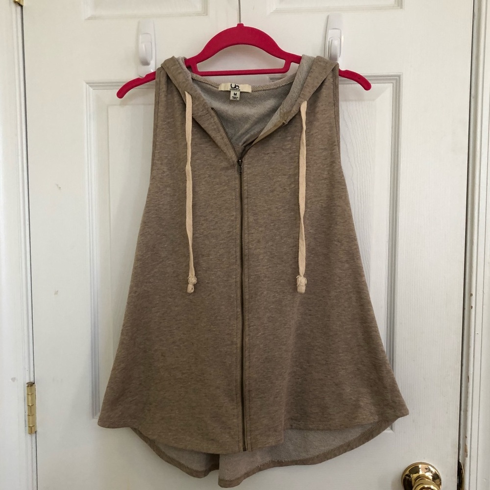 Sleeveless zip up sweatshirt